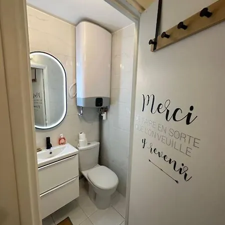 Purple Proche Paris Apartment *